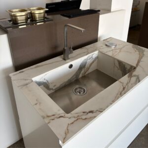 Lavello cucina con pareti perimetrali da rivestire senza scalino