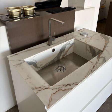 Lavello cucina con pareti perimetrali da rivestire senza scalino